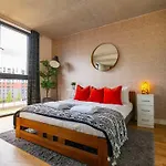 City Superhost - Beautiful Canal Facing Apartment